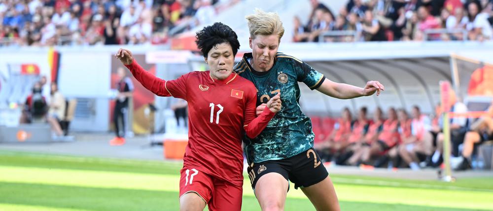 Paulina Krumbiegel (r.) zählte nicht nur wegen ihres Tores zu den besten Spielerinnen im deutschen Team.