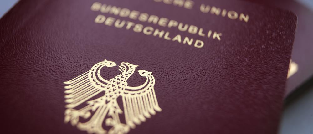 Einhegendes und zugleich abgrenzendes Dokument: ein deutscher Reisepass.
