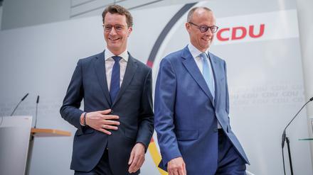 Hendrik Wüst (CDU), Ministerpräsident von Nordrhein-Westfalen, und CDU-Chef Friedrich Merz.