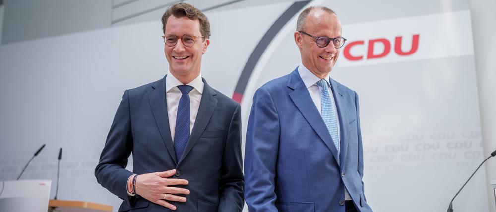 Hendrik Wüst (CDU), Ministerpräsident von Nordrhein-Westfalen, und CDU-Chef Friedrich Merz.