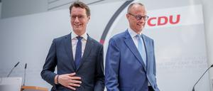 Hendrik Wüst (CDU), Ministerpräsident von Nordrhein-Westfalen, und CDU-Chef Friedrich Merz.