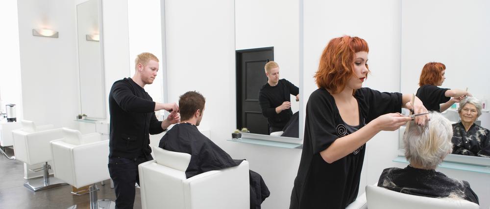 In den Dienstleistungsbranchen beziehen Millionen Mitarbeitende den gesetzlichen Mindestlohn.