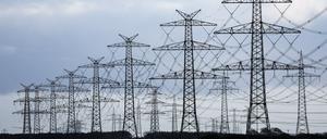 Die Stromautobahnen sollen den windreichen Norden mit dem industriestarken Westen und Süden Deutschlands verbinden (Symbolbild).