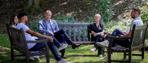 Prinz William (M) trifft sich mit Tyrone Mings (l-r), Gail Porter, Sabrina Cohen-Hatton und David Duke. Mit einem umfassenden Programm will Thronfolger Prinz William  die Obdachlosigkeit in Großbritannien bekämpfen.
