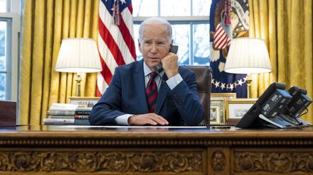 US-Präsident Joe Biden telefonierte am Wochenende unter anderem mit Bundeskanzler Olaf Scholz, um sich zu beraten (Archivbild).