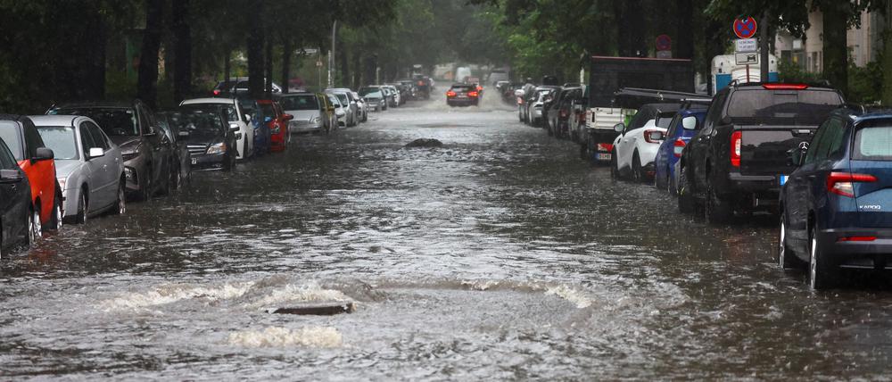 Überschwemmungen nach dem Unwetter und Gewitter in Berlin.