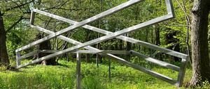 George Rickeys Skulptur „Two Open Rectangles Horizontal III“ ist Teil der Einzelausstellung in Schwante.
