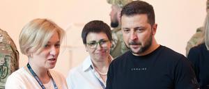 Präsident Wolodymyr Selenskyi sprach auf der Eröffnung mit Händlern und Gästen und lobte die Eigenständigkeit der ukrainischen Kultur.