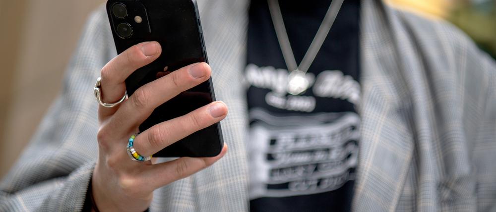 Nicht nur am Smartphone verbringen Jugendliche immer mehr Zeit im Internet.