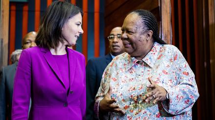 Annalena Baerbock (Bündnis 90/Die Grünen, links) und Naledi Pandor