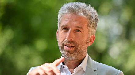 Wenige Tage vor dem Ende seiner einmonatigen Auszeit hat sich Tübingens Oberbürgermeister Boris Palmer auf Facebook zurückgemeldet. 