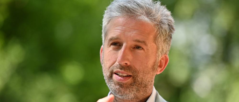 Wenige Tage vor dem Ende seiner einmonatigen Auszeit hat sich Tübingens Oberbürgermeister Boris Palmer auf Facebook zurückgemeldet. 