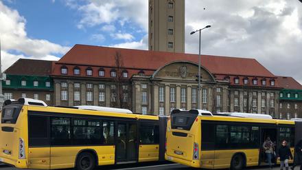 Alles verheddert - wie so oft am Rathaus Spandau.