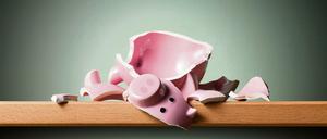 Zerbrochenes Sparschwein. Banken bekommen bessere Zinsen, ihre Kunden nicht unbedingt.