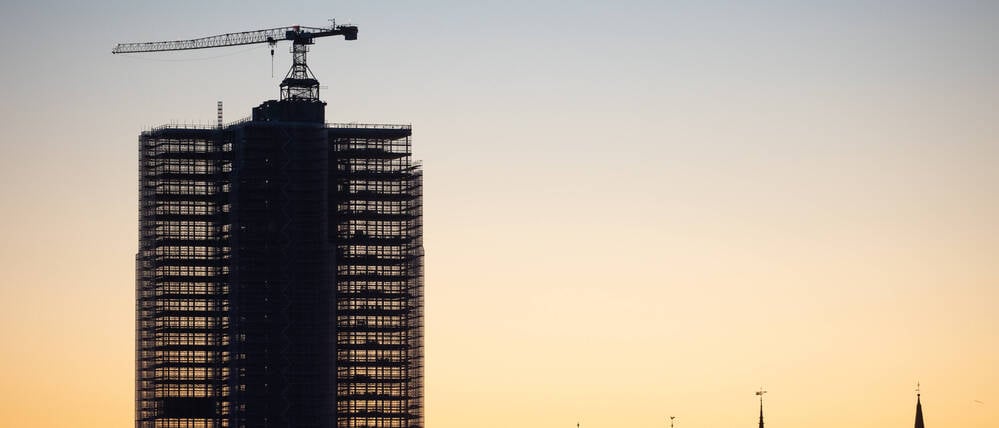 Blick auf den Steglitzer Kreisel: Jetzt sollen Turm und Sockel verrkauf werden.