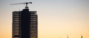 Blick auf das Hochhaus der Adler Group am Steglitzer Kreisel in Berlin.