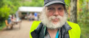 Hans-Joachim, 68, sagt zur Duschmobil-Idee: „Na gut, für Männer gibt es ja keins. Ich würde zum Duschen kommen.”