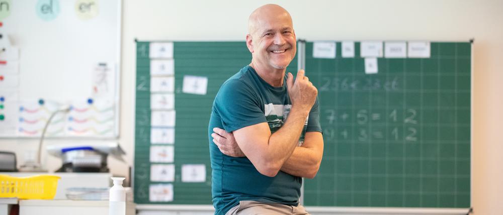 Werner Pazotka unterrichtet auch mit 70 Jahren noch 26 Stunden pro Woche.