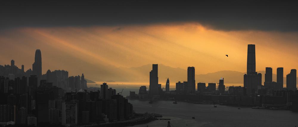 156 Jahre war Hongkong britische Kolonie – nach seiner Übergabe an China begann die Kommunistische Partei, die Stadt mit Sonderstatus und Freiheitsrechten immer stärker einzuschränken.