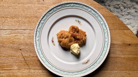 Schnitzeltag im Spitzenrestaurant: Im „Nobelhart & Schmutzig“ kommt mittwochs Bodenständiges auf den Teller. 