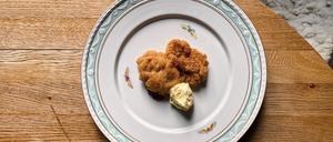 Schnitzeltag im Spitzenrestaurant: Im „Nobelhart & Schmutzig“ kommt mittwochs Bodenständiges auf den Teller. 