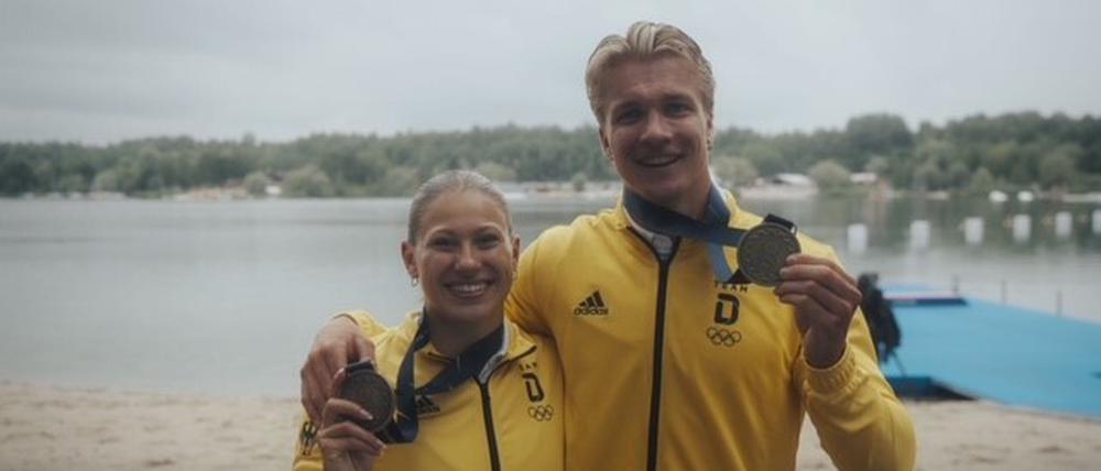 Lena Röhlings (l.) gewann bei den European Games die Bronzemedaille im Mixed mit Jacob Schopf und Silber mit dem Vierer.