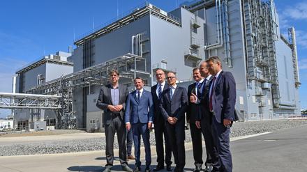 Der Chemiekonzern BASF hat an seinem Standort Schwarzheide in der Lausitz ein Zentrum für die Produktion von Materialien für Lithium-Ionen-Batterien und Batterierecycling eröffnet.