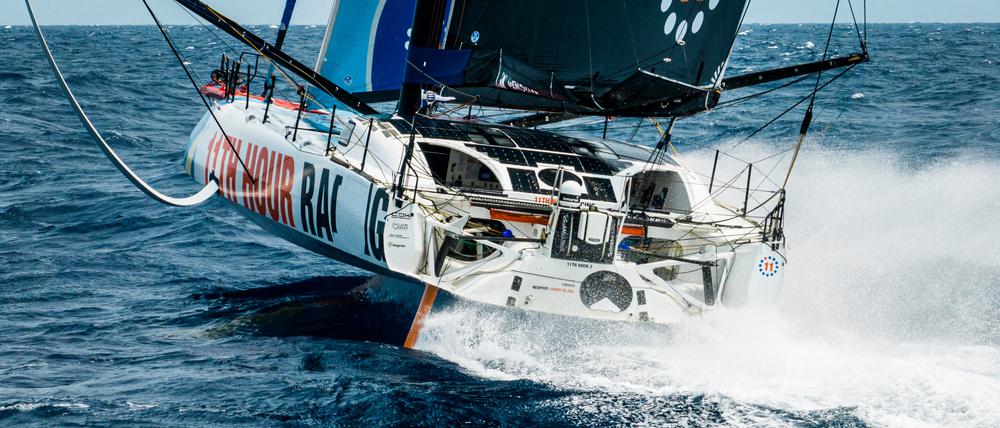 Rennen gegen die Zeit. Die Nachricht vom Gesamtsieg erreichte das amerikanische „11th Hour“-Team, als es die nach der Kollision notdürftig reparierte Yacht noch nach Genua überführte.
