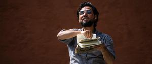 Schweden solle „aufwachen“, rief Salwan M. am Mittwoch, ehe er einzelne Seiten des Korans vor einer Moschee in Stockholm anzündete.