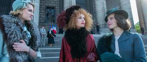 Pariserinnen im Jahr 1934: (v.l.) Rebecca Marder, Isabelle Huppert und Nadia Tereszkiewicze in „Mein fabelhaftes Verbrechen“. 