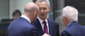 Nato-Generalsekretär Jens Stoltenberg (M.)