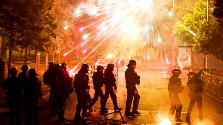 Französische Polizei bei Krawallen im Großraum Paris.  