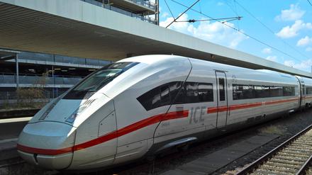 ICE der Deutsche Bahn am Bahnhof in Altona (Archivbild).