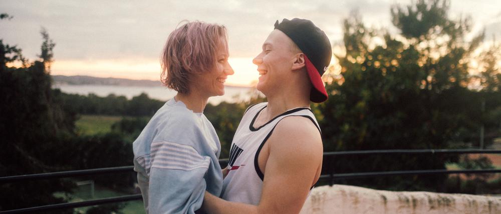 Mutter und Sohn: Julius Nitschkoff und Lana Cooper und Julius Nitschkoff in „Bulldog“.