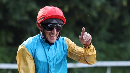 Läuft auch mit 49 noch. Starke am 16. Juni nach dem Sieg mit Diana Trial in Düsseldorf.