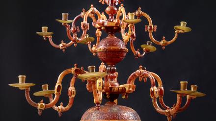 Der Kronleuchter wurde um 1650 gefertigt.