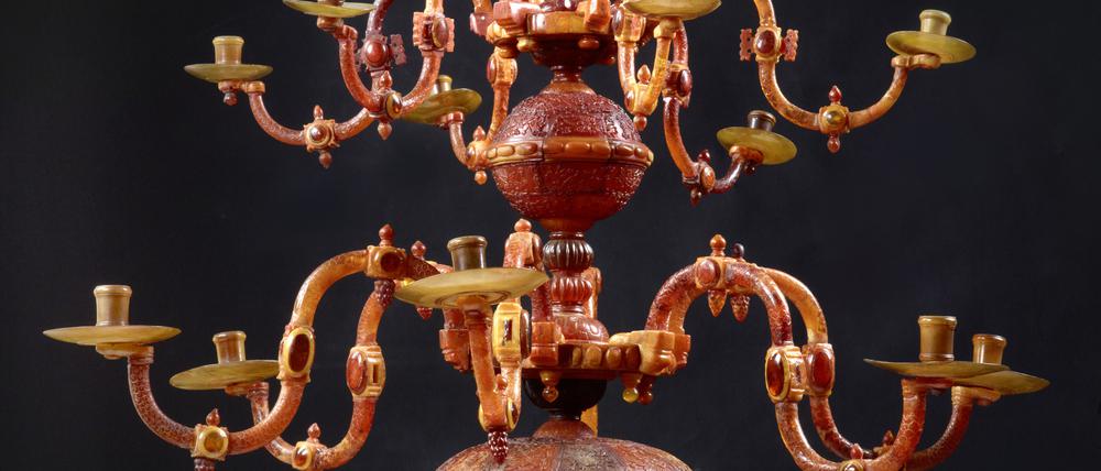 Der Kronleuchter wurde um 1650 gefertigt.