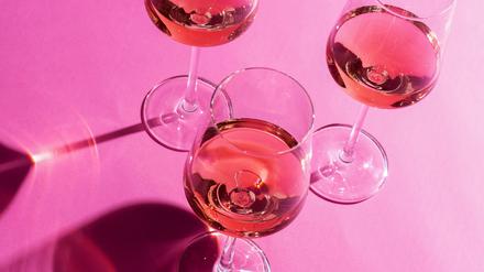 Die Hoffnung ist Pink: Während der Weinkonsum insgesamt zurückgeht, steigt die Beliebtheit von Rosé.