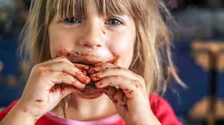 Obst und Gemüse statt Schokoriegeln und Keksen: Cem Özdemir will, dass sich Kinder gesünder ernähren. 