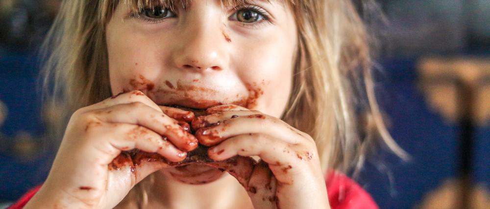 Obst und Gemüse statt Schokoriegeln und Keksen: Cem Özdemir will, dass sich Kinder gesünder ernähren. 