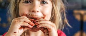 Obst und Gemüse statt Schokoriegeln und Keksen: Cem Özdemir will, dass sich Kinder gesünder ernähren. 