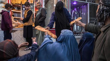 Millionen Afghanen hungern. Viele Familien wissen nicht, woher sie die nächste Mahlzeit nehmen sollen.