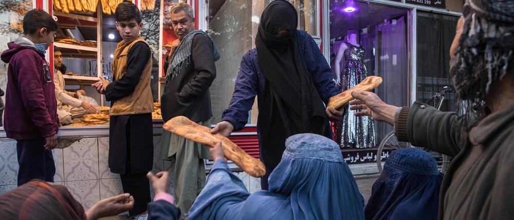 Millionen Afghanen hungern. Viele Familien wissen nicht, woher sie die nächste Mahlzeit nehmen sollen.