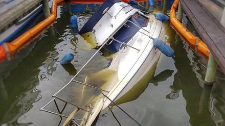 In Potsdam-West ist ein Sportboot gesunken.