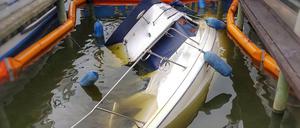 In Potsdam-West ist ein Sportboot gesunken.