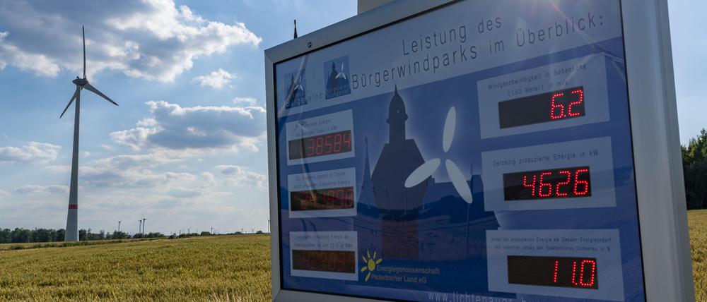 Bürgerwindpark Westernfeld-Buchgarten, bei Lichtenau, 11 Windenergieanlagen, genossenschaftlich organisiert und finanziert, Gewinne fliessen teils in die Region, NRW, Deutschland