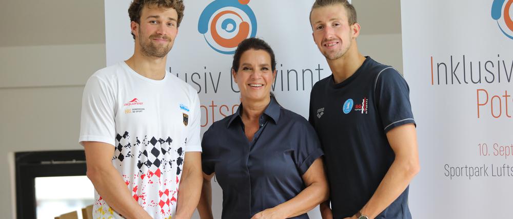 Schirrmherrin Kati Witt und die Sportler Ole Braunschweig (links) und Malte Braunschweig in Potsdam.