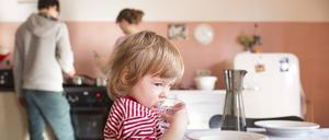 Der ganze Stress noch mal von vorn? Viele Eltern fühlen sich den Herausforderungen einer weiteren Baby- und Kleinkindzeit nicht gewachsen.