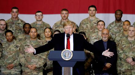 Die Entscheidungen sowohl von US-Präsident Joe Biden als auch seines Vorgängers Donald Trump, das Militär abzuziehen, habe das Außenministerium „vor erhebliche Herausforderungen gestellt“.