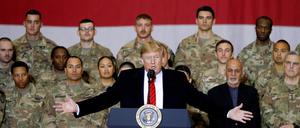 Die Entscheidungen sowohl von US-Präsident Joe Biden als auch seines Vorgängers Donald Trump, das Militär abzuziehen, habe das Außenministerium „vor erhebliche Herausforderungen gestellt“.